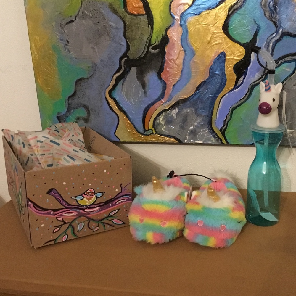 Unicorn young Girls Size 7 - 8 Slippers and Water Bottle